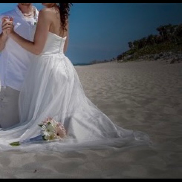 Summer Wedding Gown from David's Bridal - Picture 3 of 9